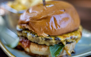 Diferencias entre pan brioche y pan rústico para hamburguesas, cuál elegir y por qué - Carnicerías Herrero