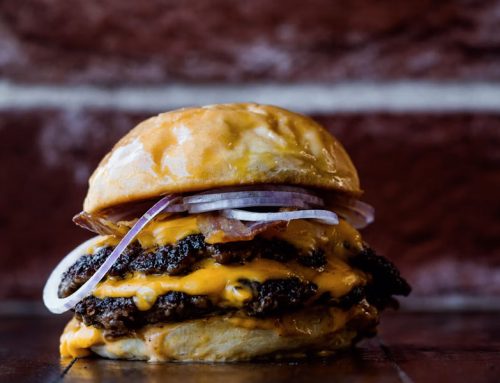 Hamburguesa smash casera: receta doble con queso